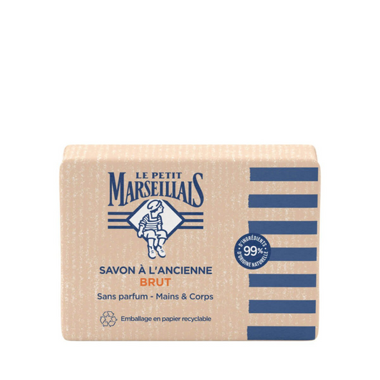 Découvrez l’authenticité d’un vrai savon associé au savoir-faire du Petit Marseillais depuis 1984. Le Petit Marseillais est allé puiser au cœur de la nature des ingrédients reconnus pour leurs vertus et a développé un savon multi-usage sans parfum qui saura prendre soin du corps et des mains de toute la famille !